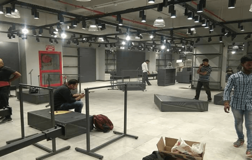 Commercial Space — Wide Build